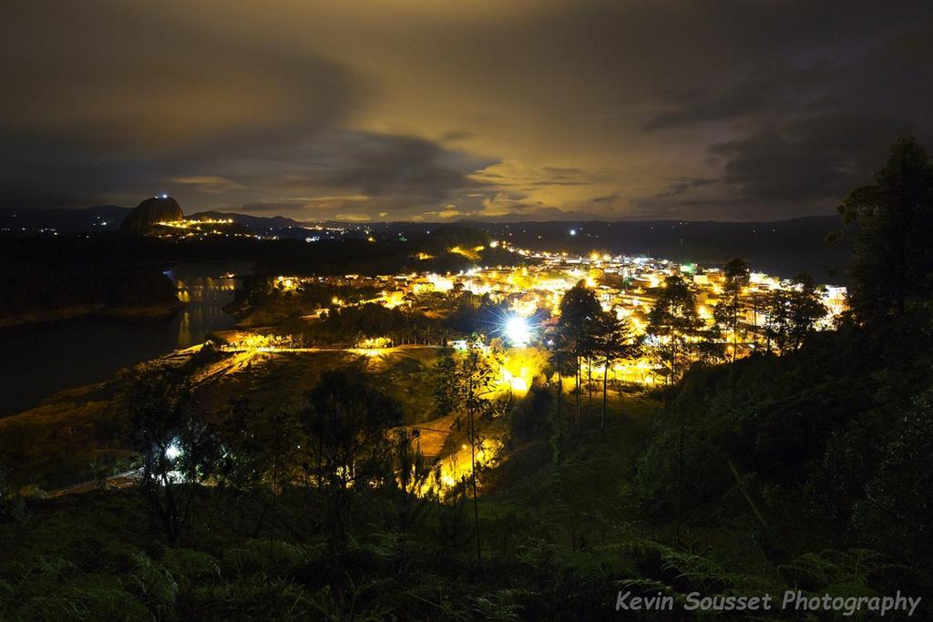 Rock A Town Hostel Guatapé Екстериор снимка