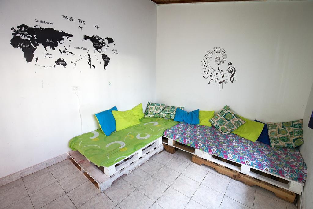 Rock A Town Hostel Guatapé Екстериор снимка